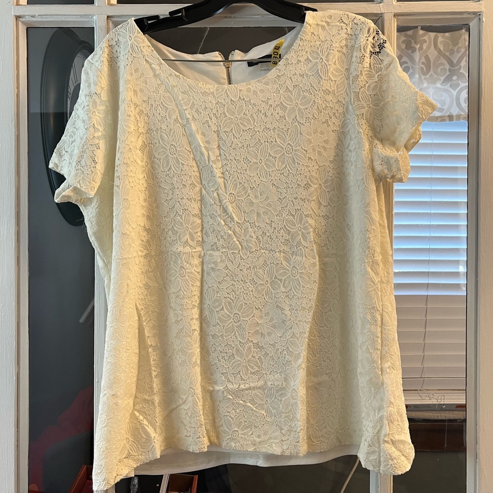 White lace top size XL. Worn once.